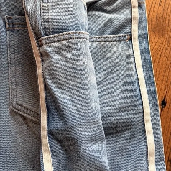 HALARA Blue Wide-Leg Jeans with White Accent - Picture 8 of 9